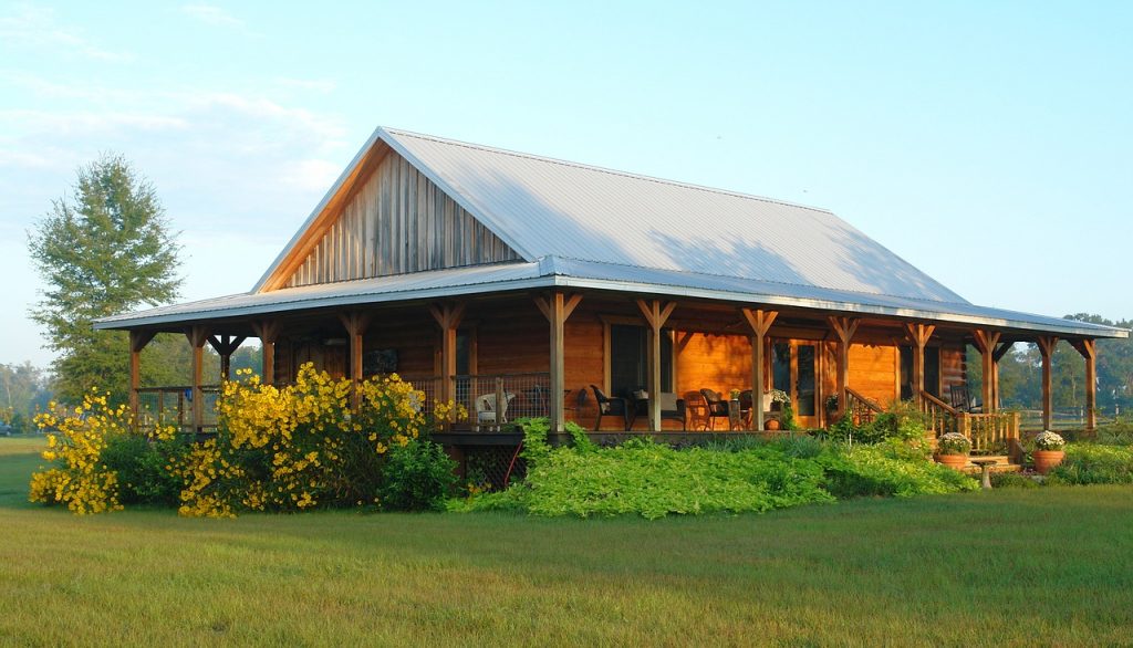 drewniany dom na wsi