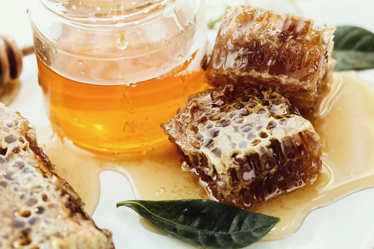 Multi-flower honey. Health promoting properties of honey from the apiary