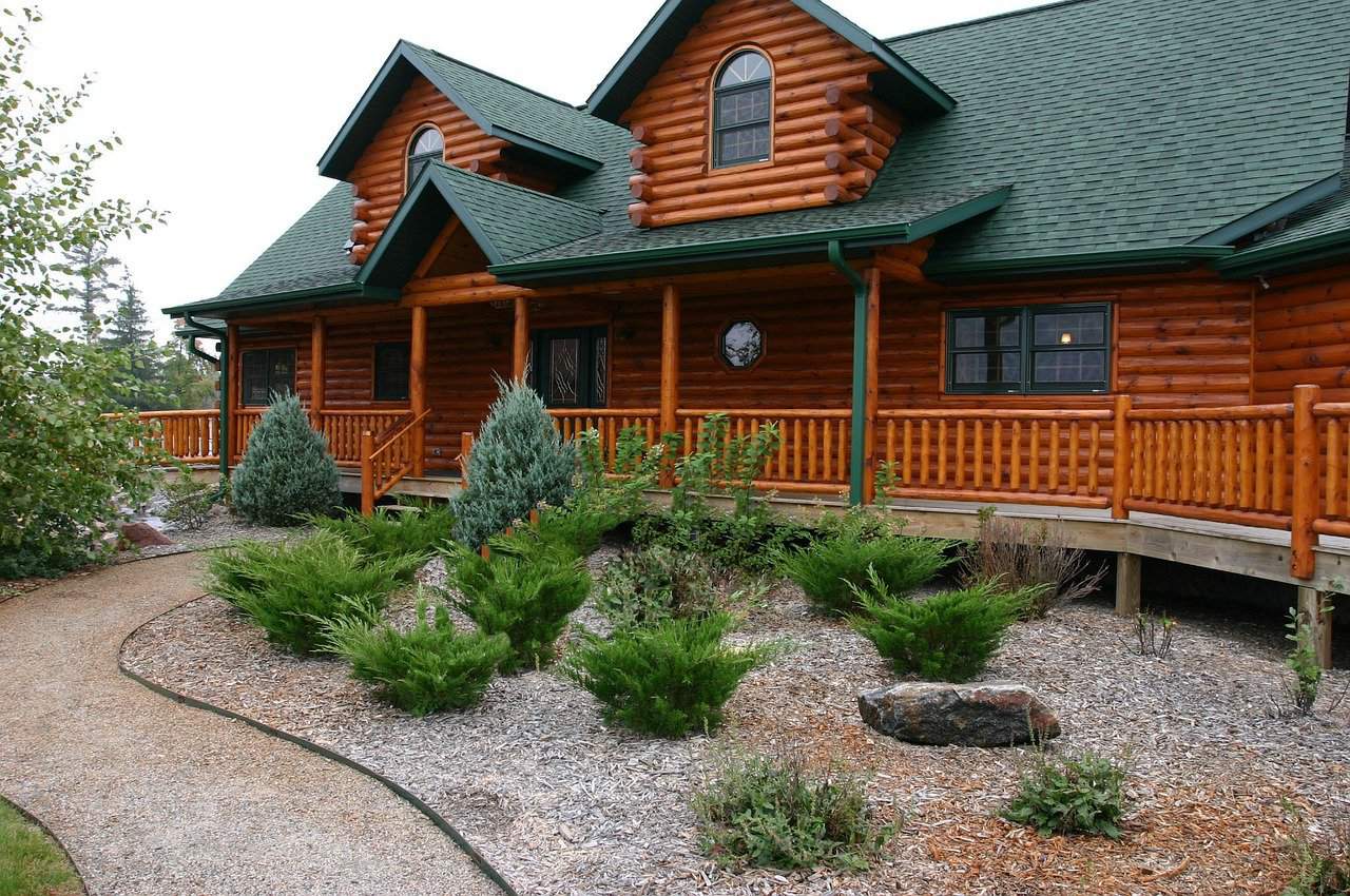 Wood homes. Advantages and disadvantages of building houses of wood
