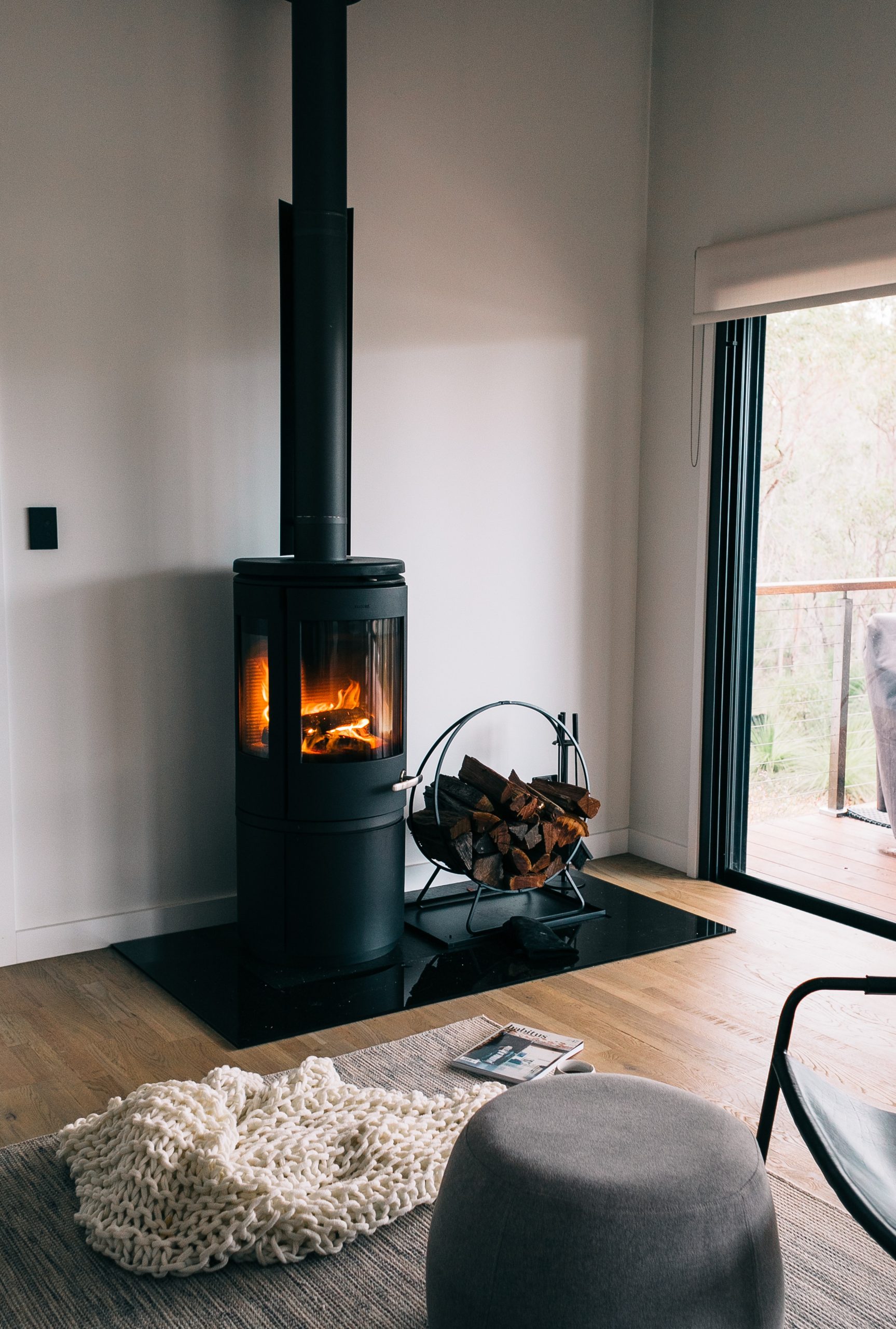 Advantages and disadvantages of a house with a fireplace